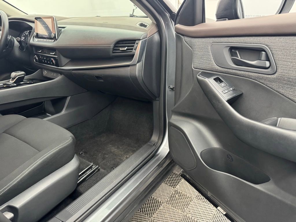 Used 2023 Nissan Rogue S FWD image 29