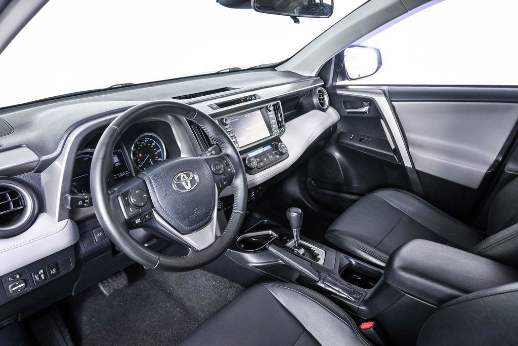 Used 2018 Toyota RAV4 XLE w/ Convenience Package AWD/4WD image 5