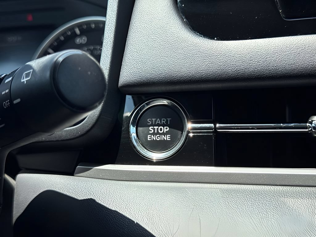 Used 2025 Mitsubishi Outlander ES FWD image 19