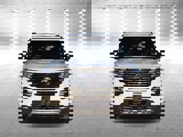 Used 2022 Ford Explorer XLT w/ Equipment Group 202A image 3