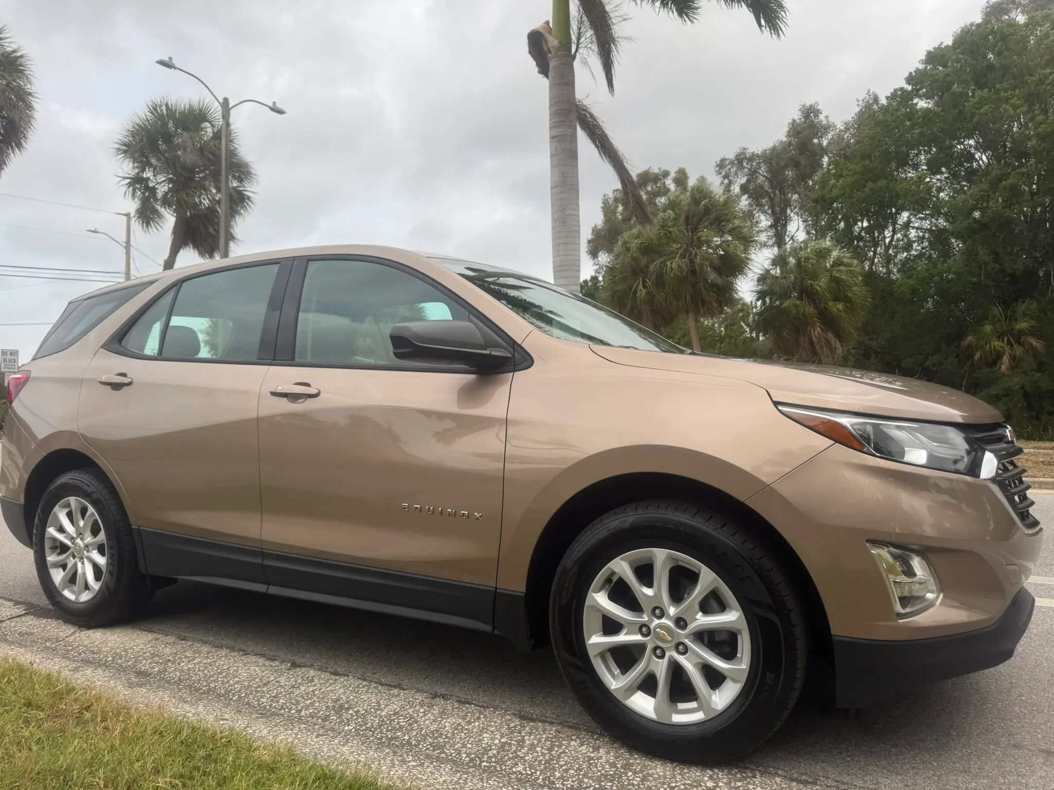 Used 2019 Chevrolet Equinox LS w/ LPO, Floor Liner Package AWD/4WD image 4
