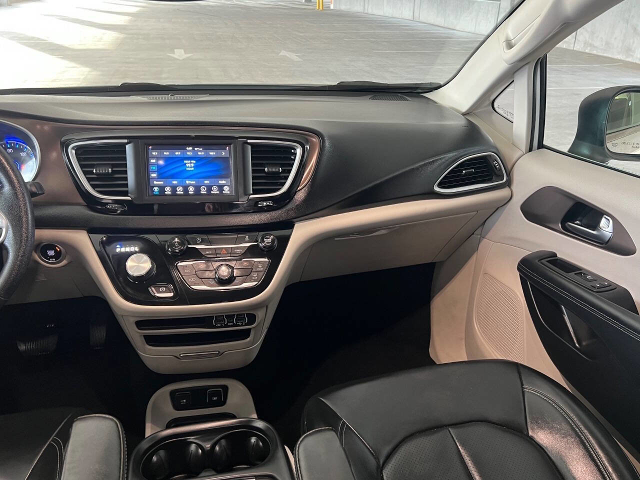 Used 2021 Chrysler Voyager Lxi image 18