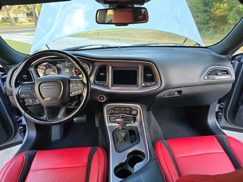 Used 2021 Dodge Challenger SXT image 6