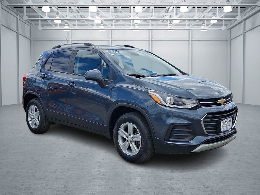 Certified 2022 Chevrolet Trax LT w/ LT Convenience Package AWD/4WD image 4