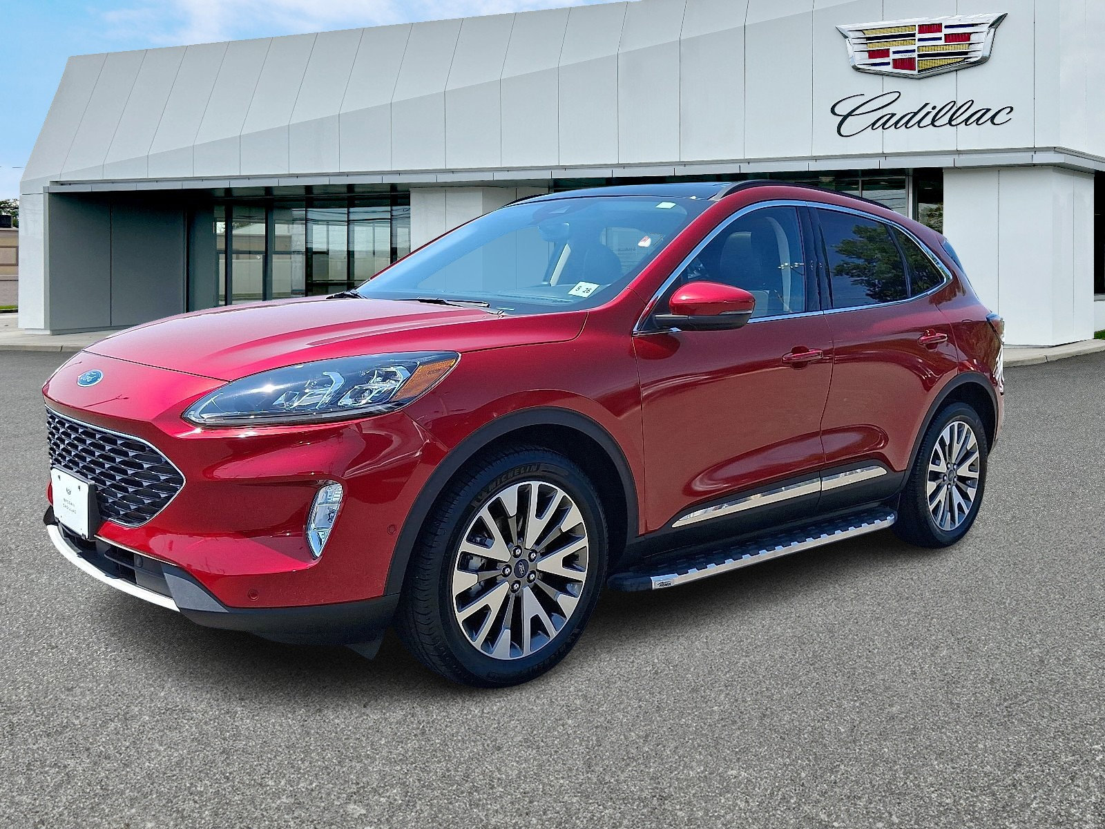 Used 2020 Ford Escape Titanium image 3