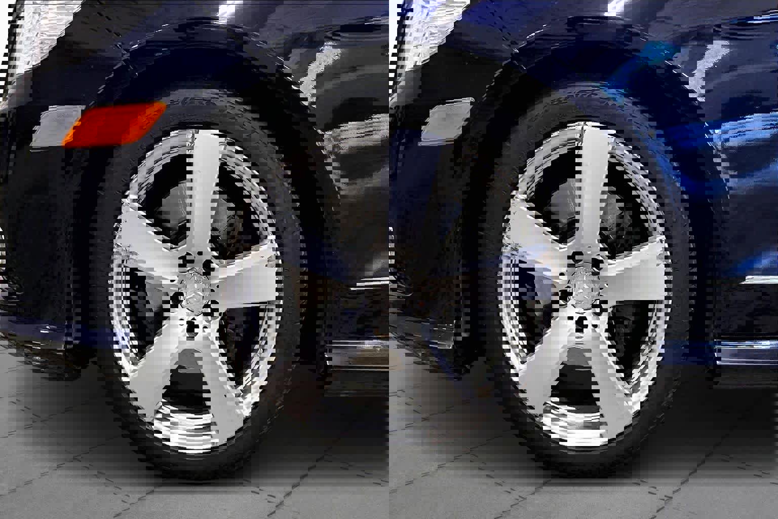 Used 2010 Mercedes-Benz E 350 4MATIC Sedan image 11