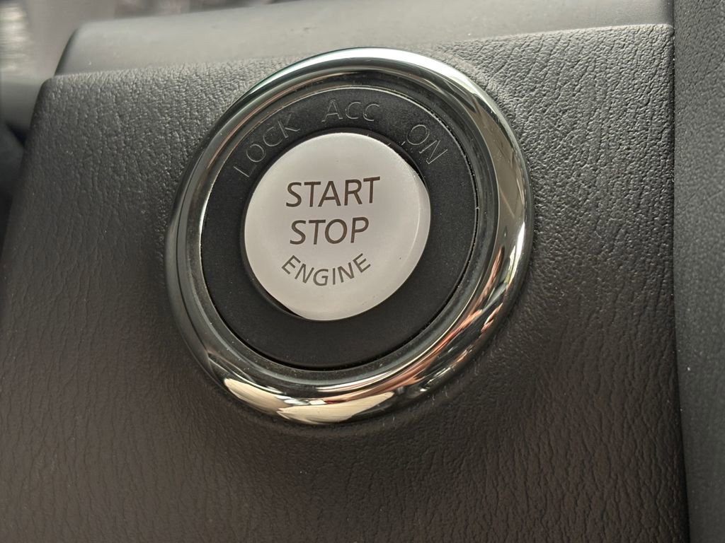 Used 2022 Nissan Armada Platinum w/ Captain's Chairs Package image 17