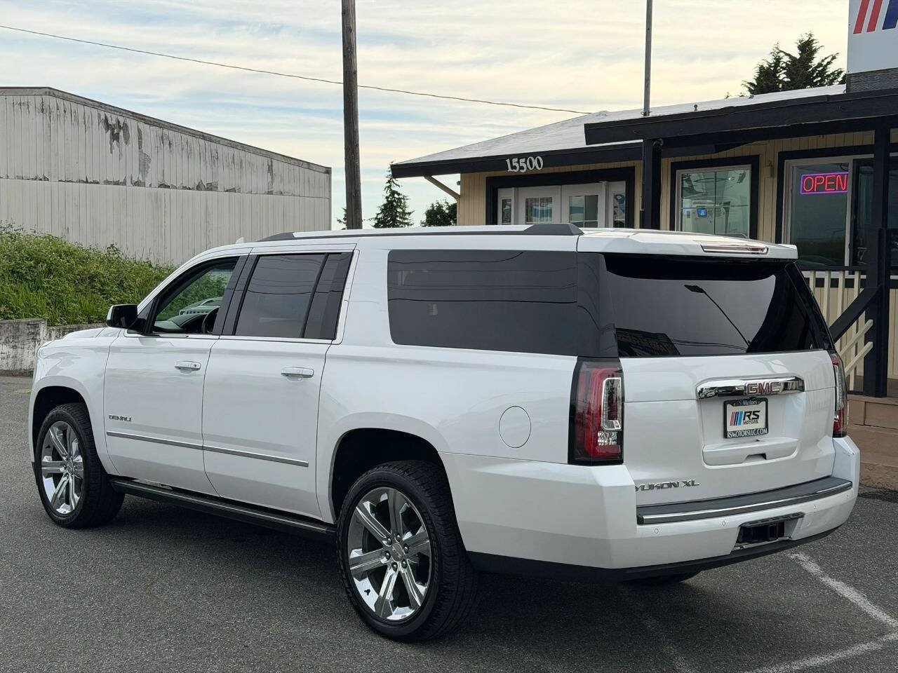 Used 2019 GMC Yukon XL Denali w/ Open Road Package AWD/4WD image 4
