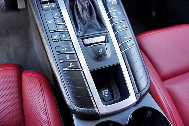 Used 2020 Porsche Macan S image 33