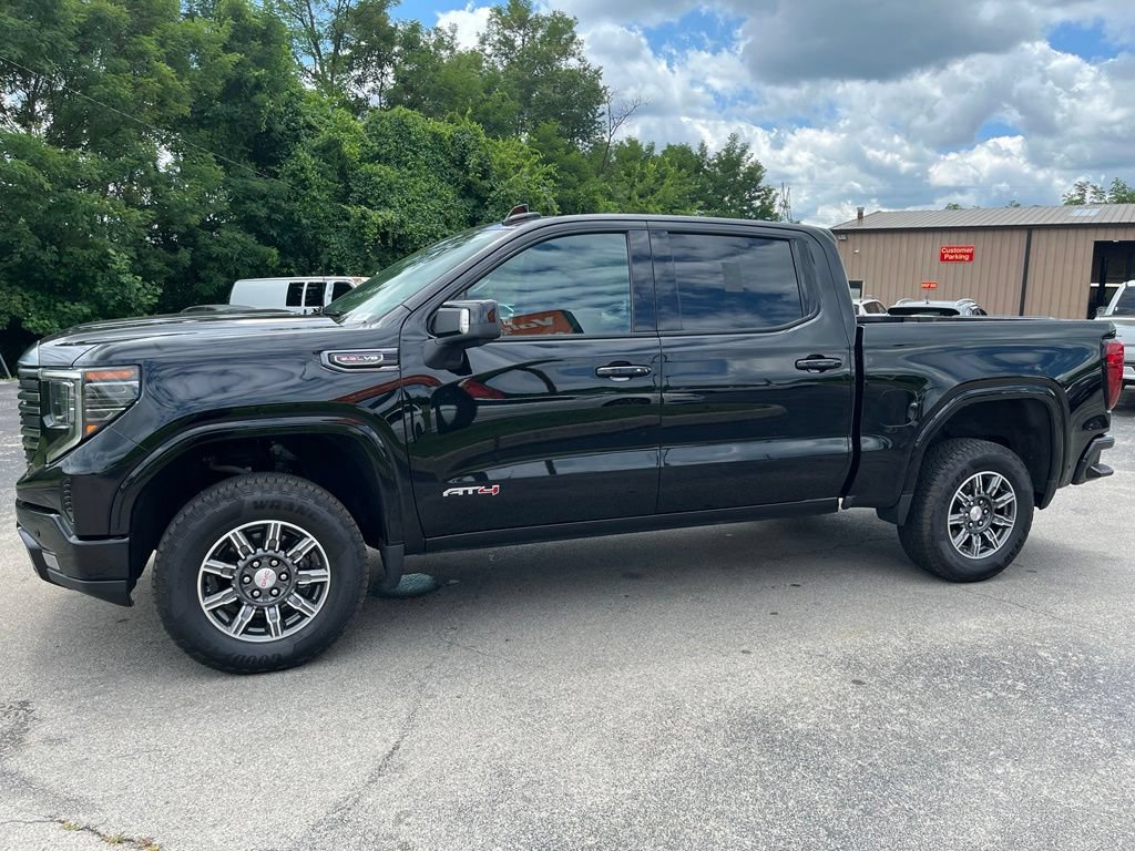 Used 2024 GMC Sierra 1500 AT4 w/ Technology Package AWD/4WD image 5