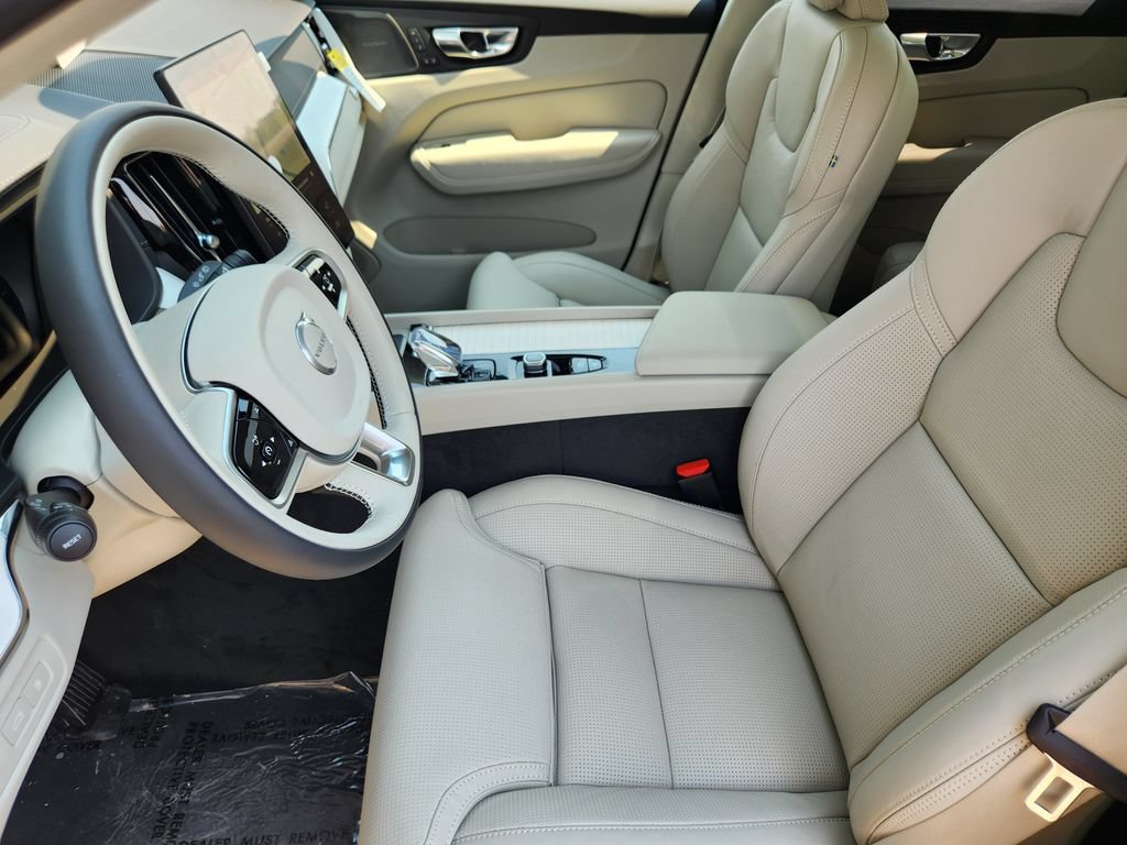 New 2026 Volvo XC60 T8 Ultra w/ Climate Package PRO AWD/4WD image 4
