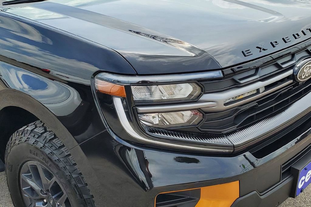 Certified 2025 Ford Expedition Tremor AWD/4WD image 2