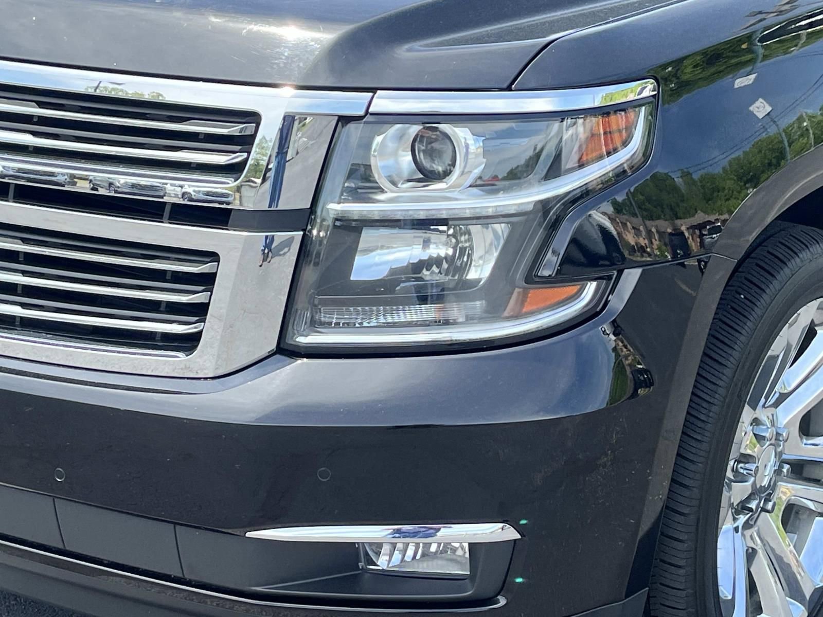 Used 2020 Chevrolet Suburban Premier w/ Premier Plus Edition AWD/4WD image 11