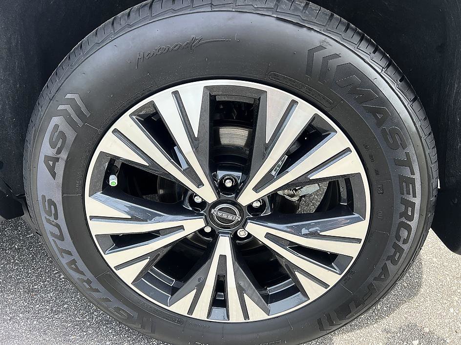 Certified 2023 Nissan Rogue SV w/ SV Premium B Package FWD image 10