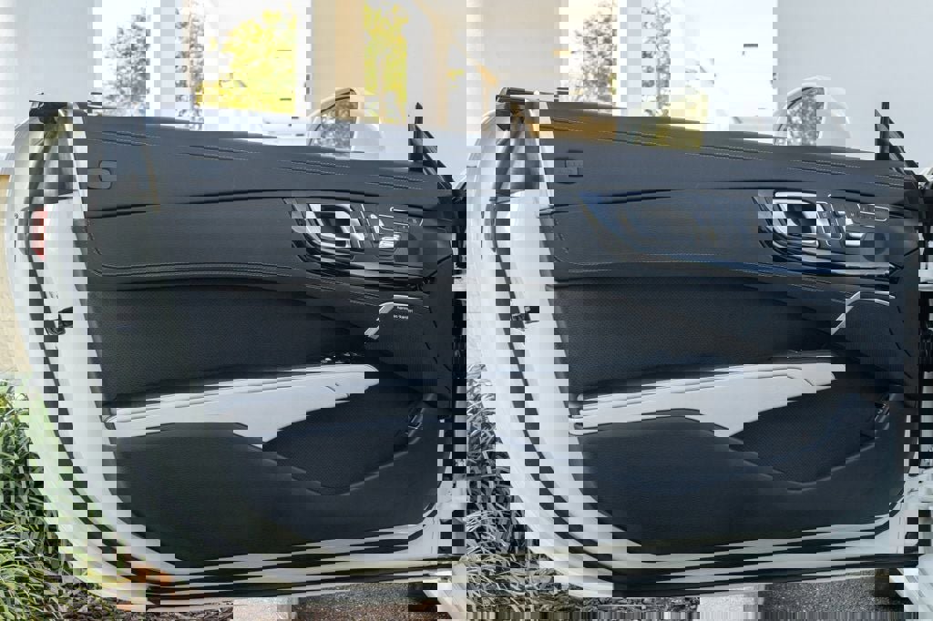 Used 2015 Mercedes-Benz SL 550 image 26