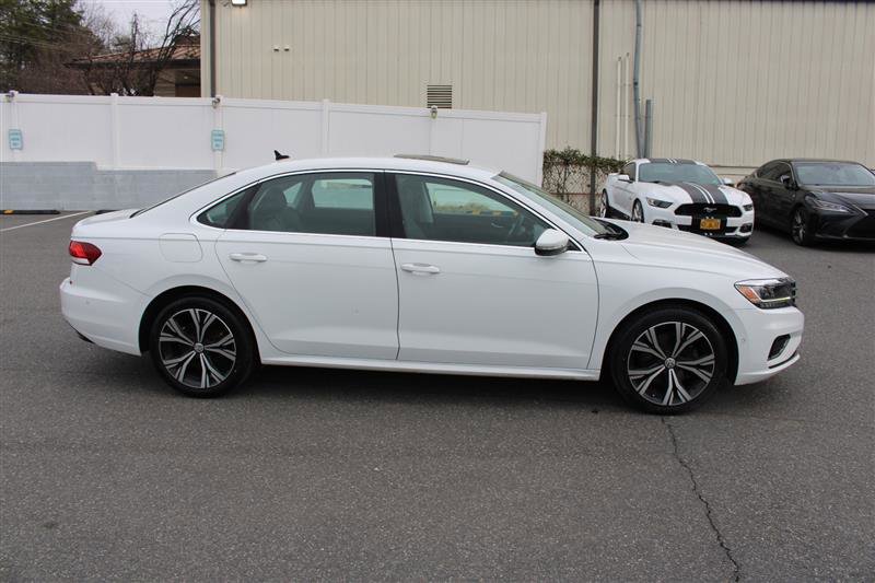 Used 2020 Volkswagen Passat 2.0T SEL image 9