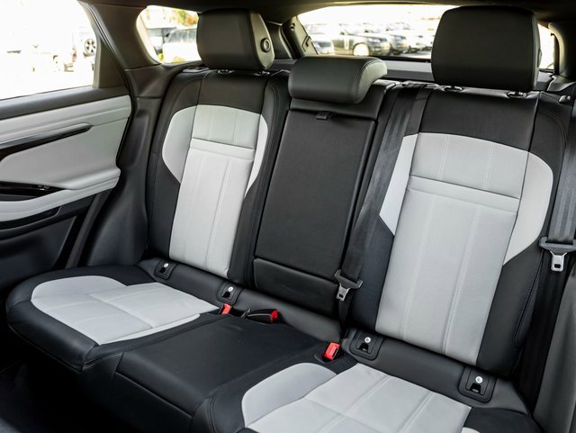 Used 2022 Land Rover Range Rover Evoque R-Dynamic SE image 21