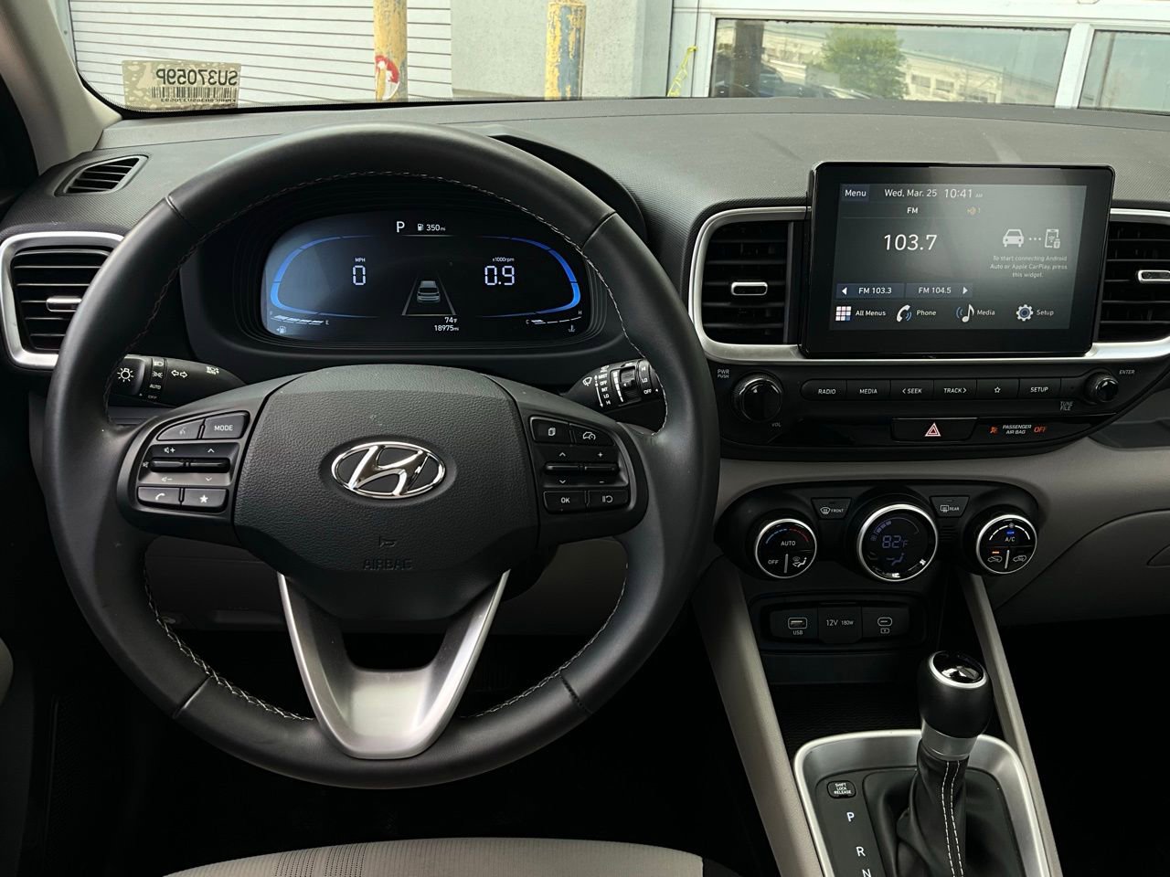 Used 2025 Hyundai Venue SEL image 13