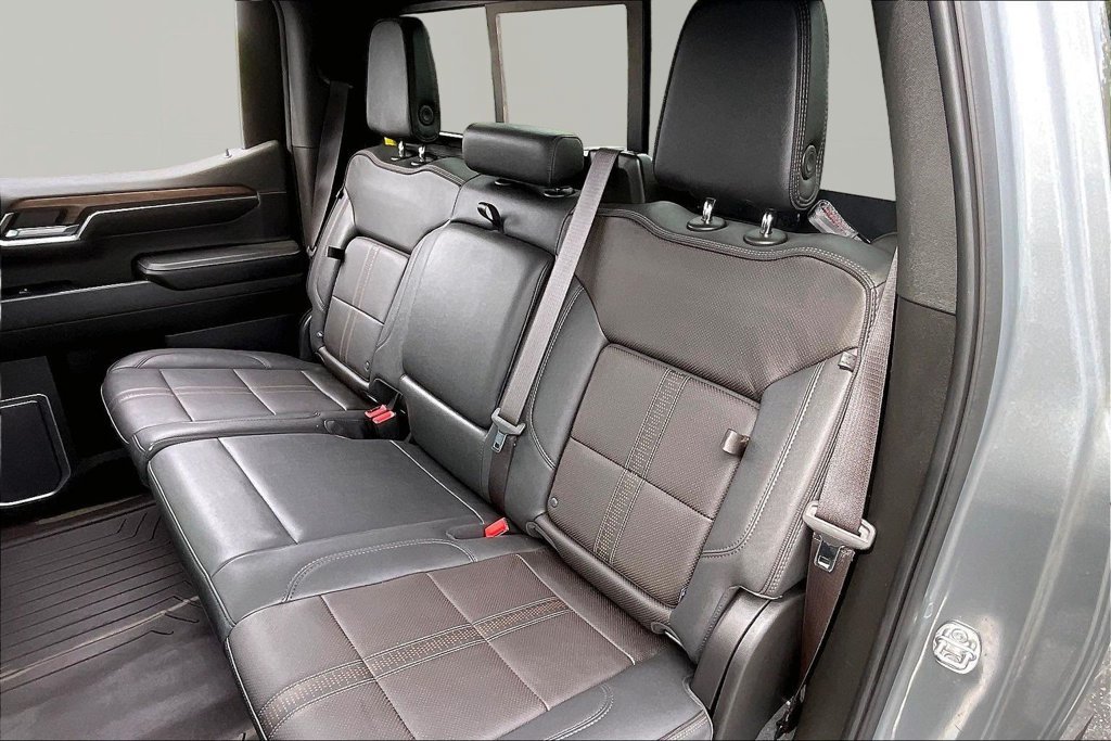 Used 2023 Chevrolet Silverado 1500 High Country w/ Technology Package AWD/4WD image 26