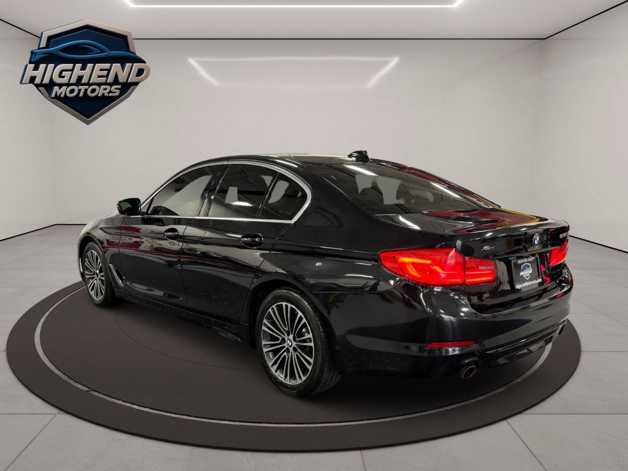 Used 2019 BMW 530i xDrive w/ Convenience Package AWD/4WD image 4