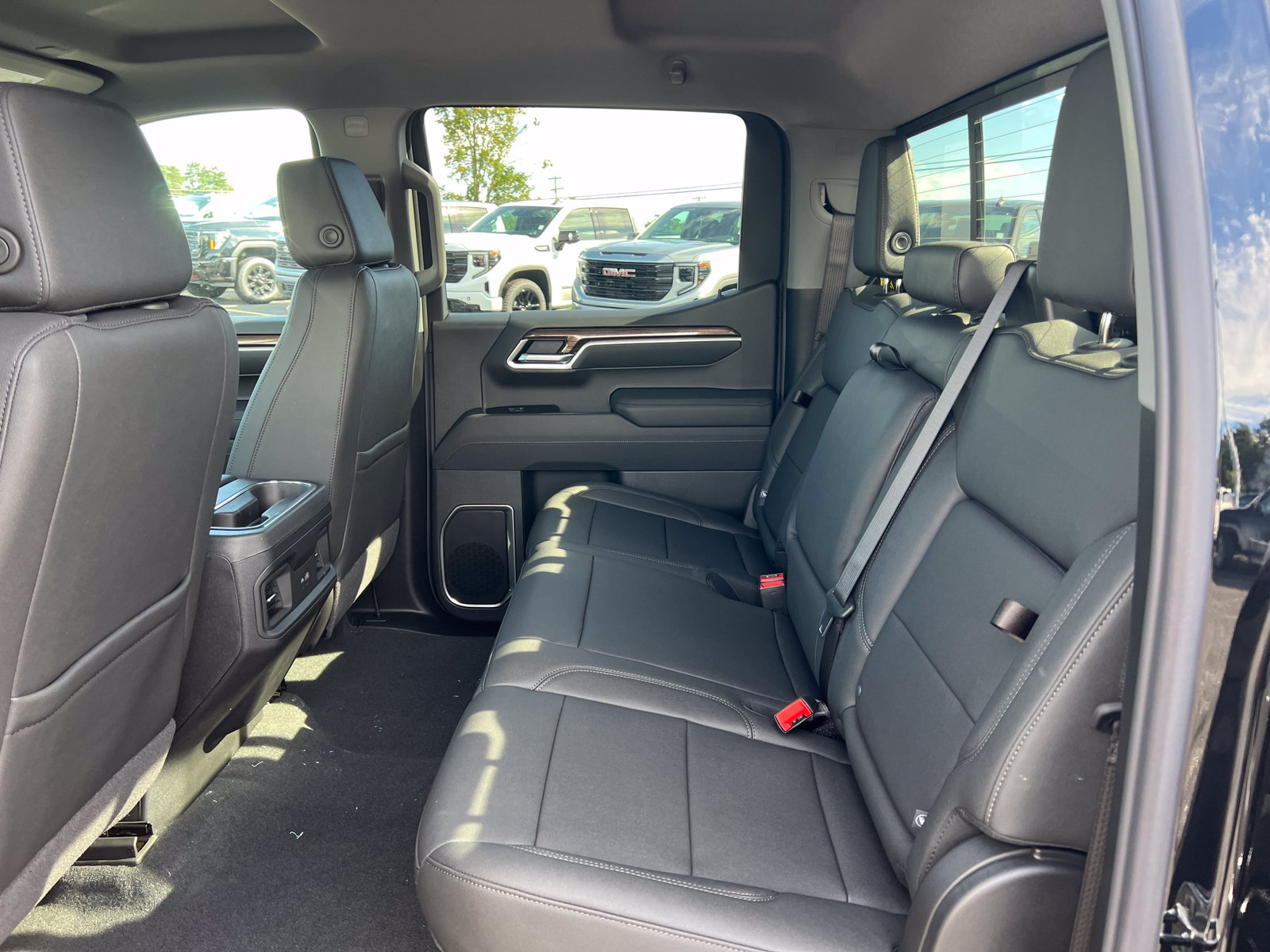 New 2026 Chevrolet Silverado 1500 RST w/ Dark Appearance Package AWD/4WD image 4