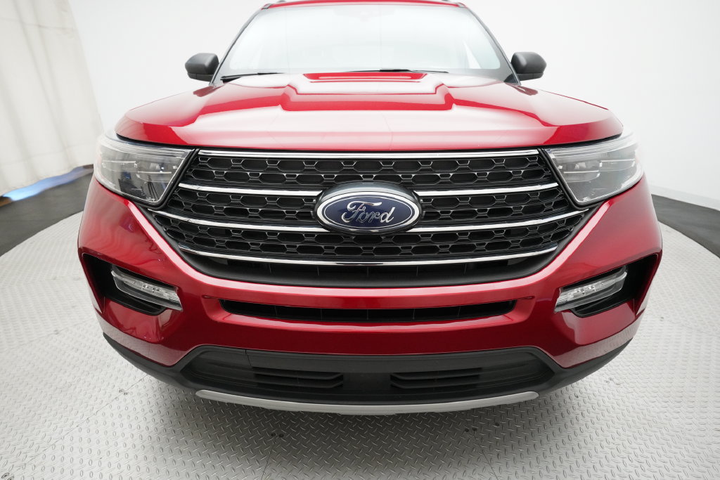 Certified 2023 Ford Explorer XLT w/ Equipment Group 202A AWD/4WD image 21
