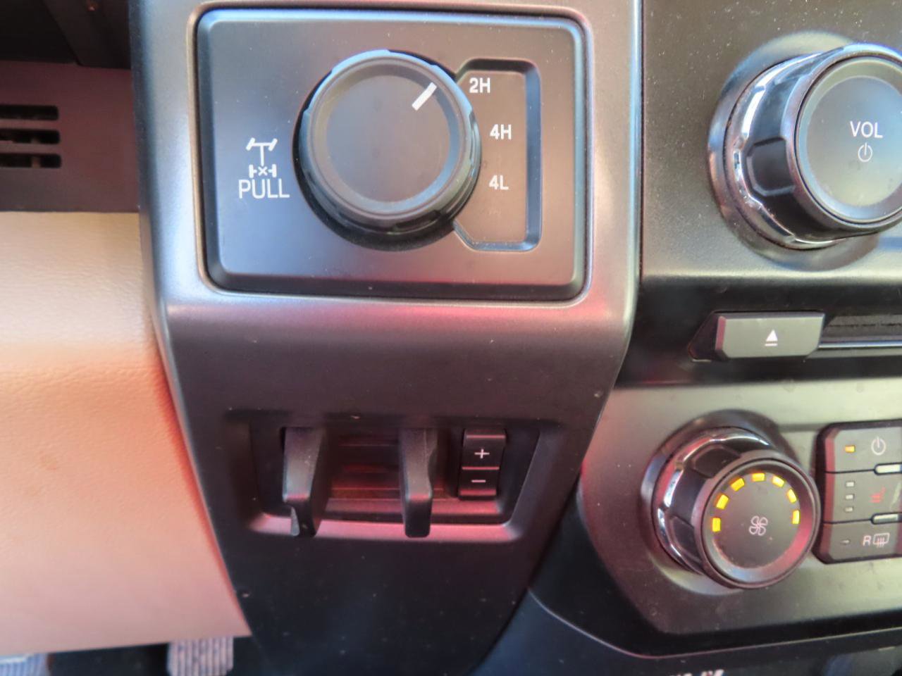 Used 2017 Ford F350 XLT w/ XLT Premium Package AWD/4WD image 39