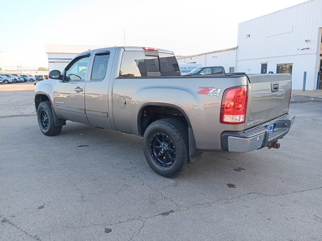 Used 2007 GMC Sierra 1500 SLT w/ SLE/SLT Trailering Package AWD/4WD image 7