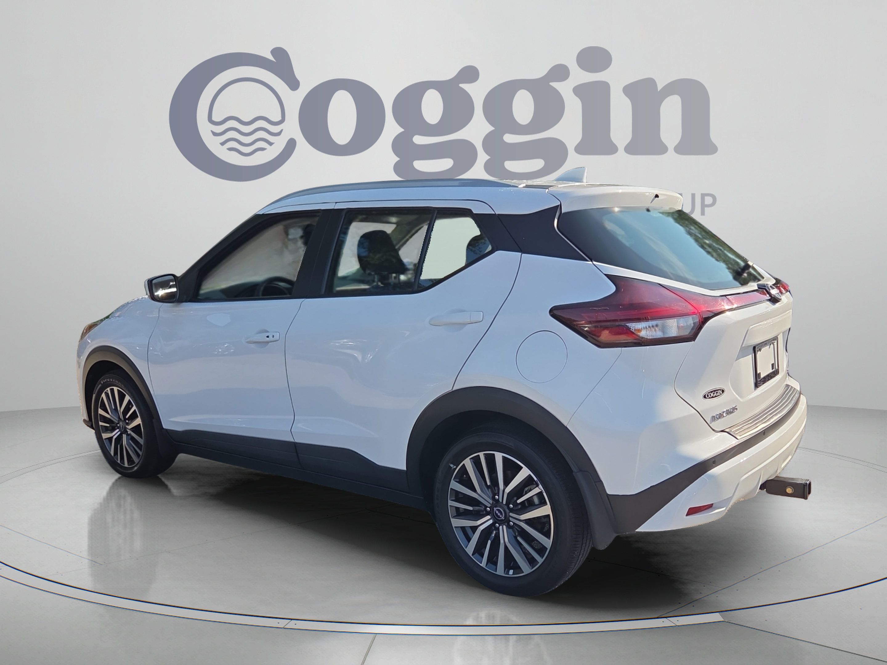 Used 2023 Nissan Kicks SV FWD image 3