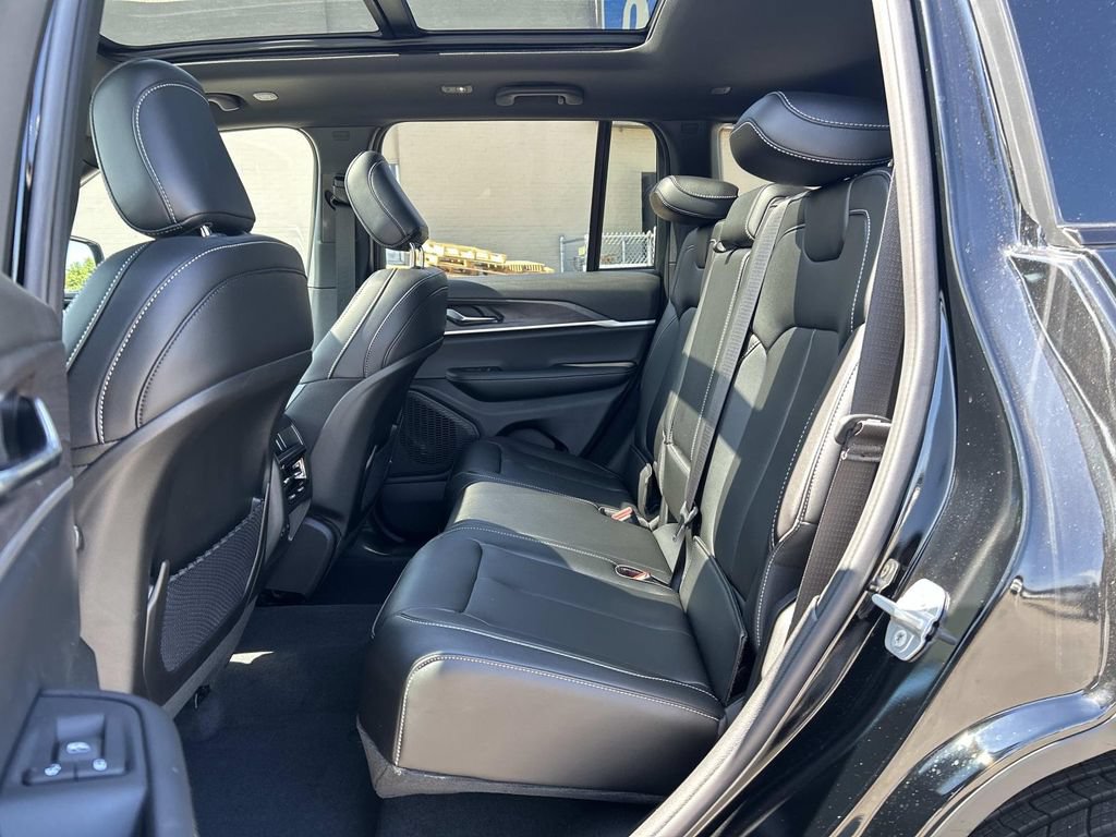 Certified 2025 Jeep Grand Cherokee Limited AWD/4WD image 18
