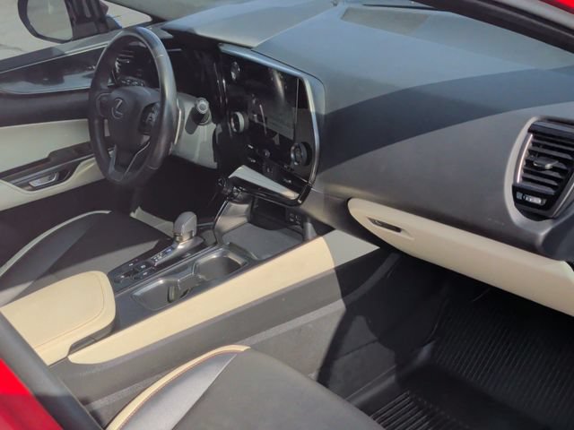 Used 2024 Lexus NX 250 FWD w/ Towing Package (2000 Lbs) image 17