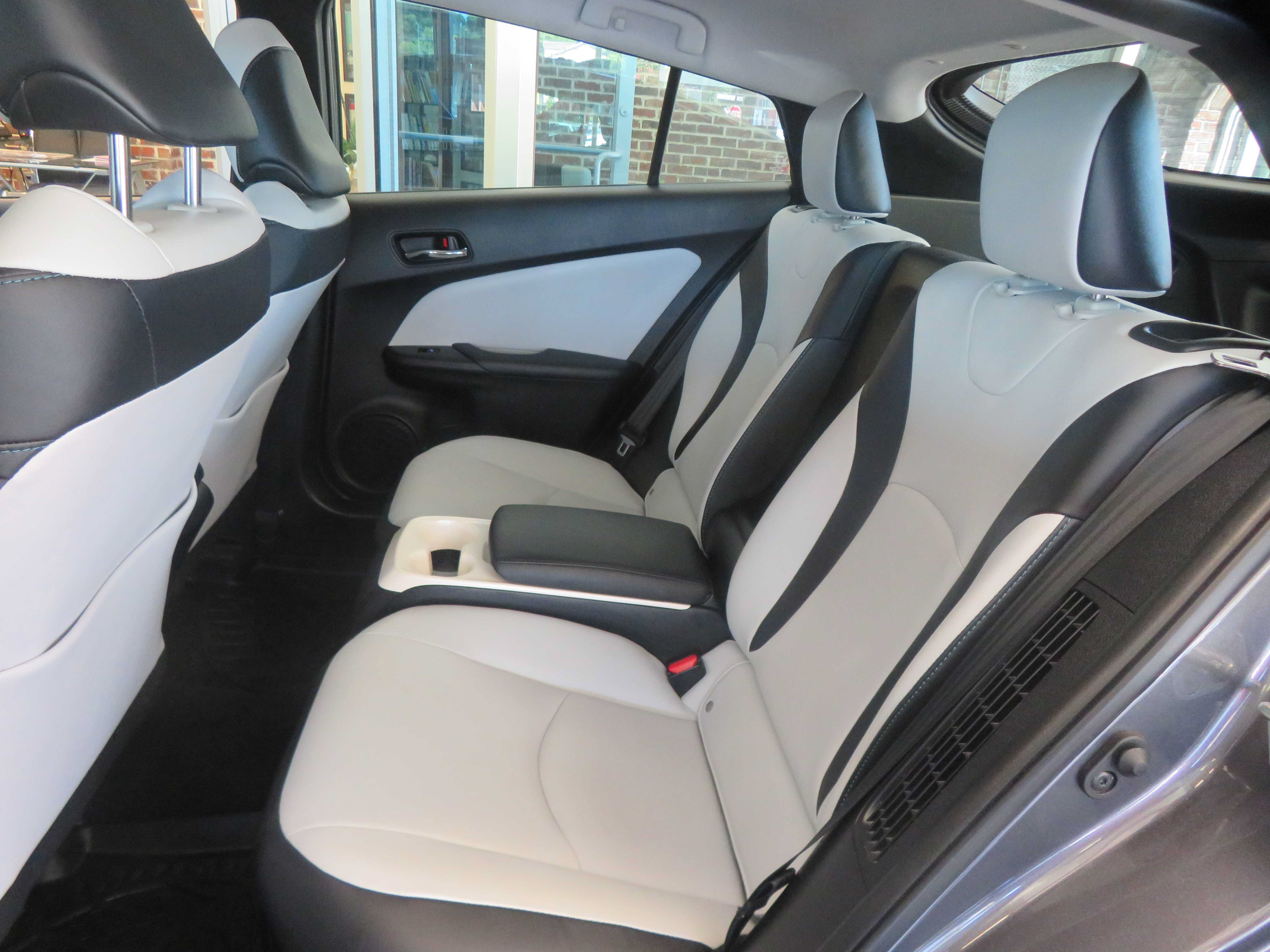 Used 2018 Toyota Prius Prime Premium FWD image 18