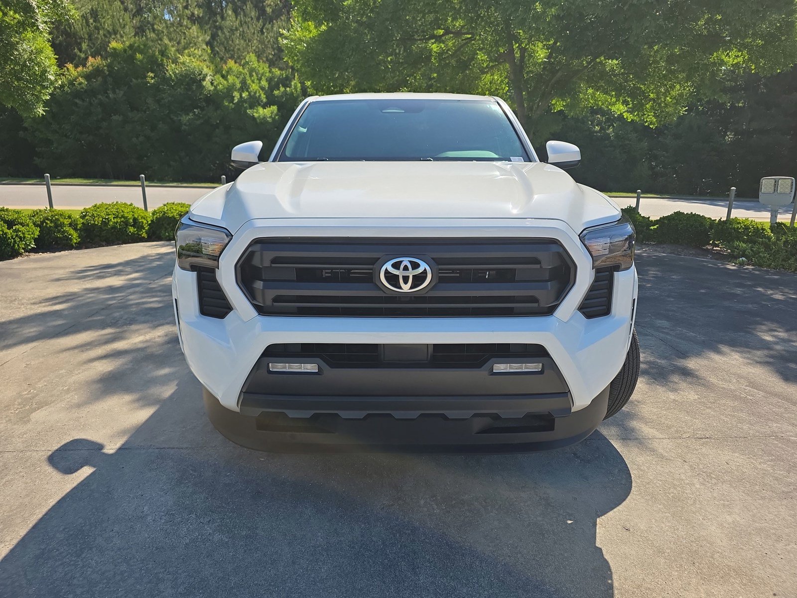 Used 2025 Toyota Tacoma SR5 AWD/4WD image 10