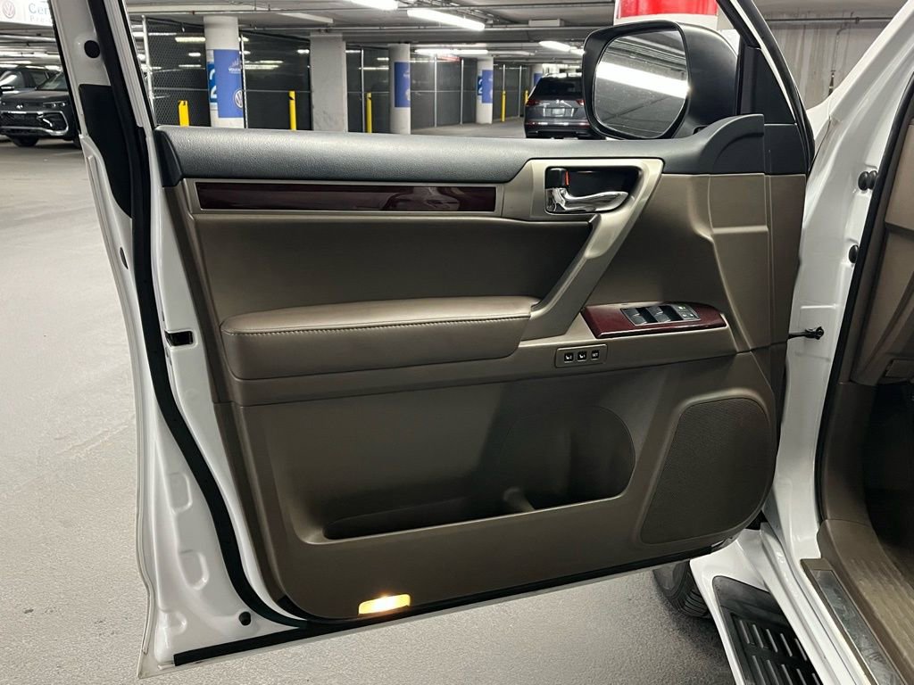 Used 2014 Lexus GX 460 w/ Premium Package AWD/4WD image 19