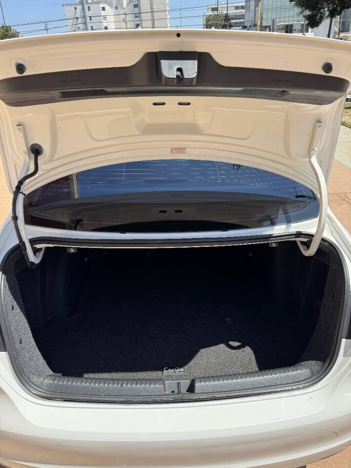 Used 2011 Volkswagen Jetta SE FWD image 13
