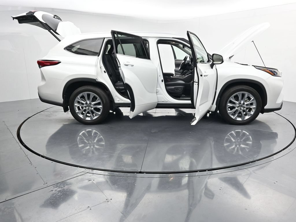 Used 2022 Toyota Highlander Limited AWD/4WD image 27