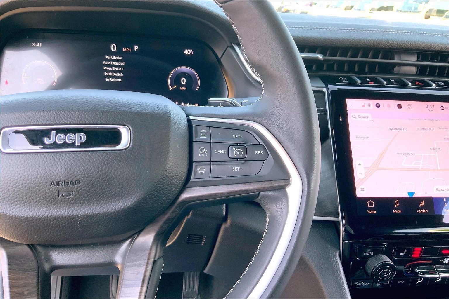 Certified 2025 Jeep Grand Cherokee Limited w/ Black Appearance Package AWD/4WD image 24