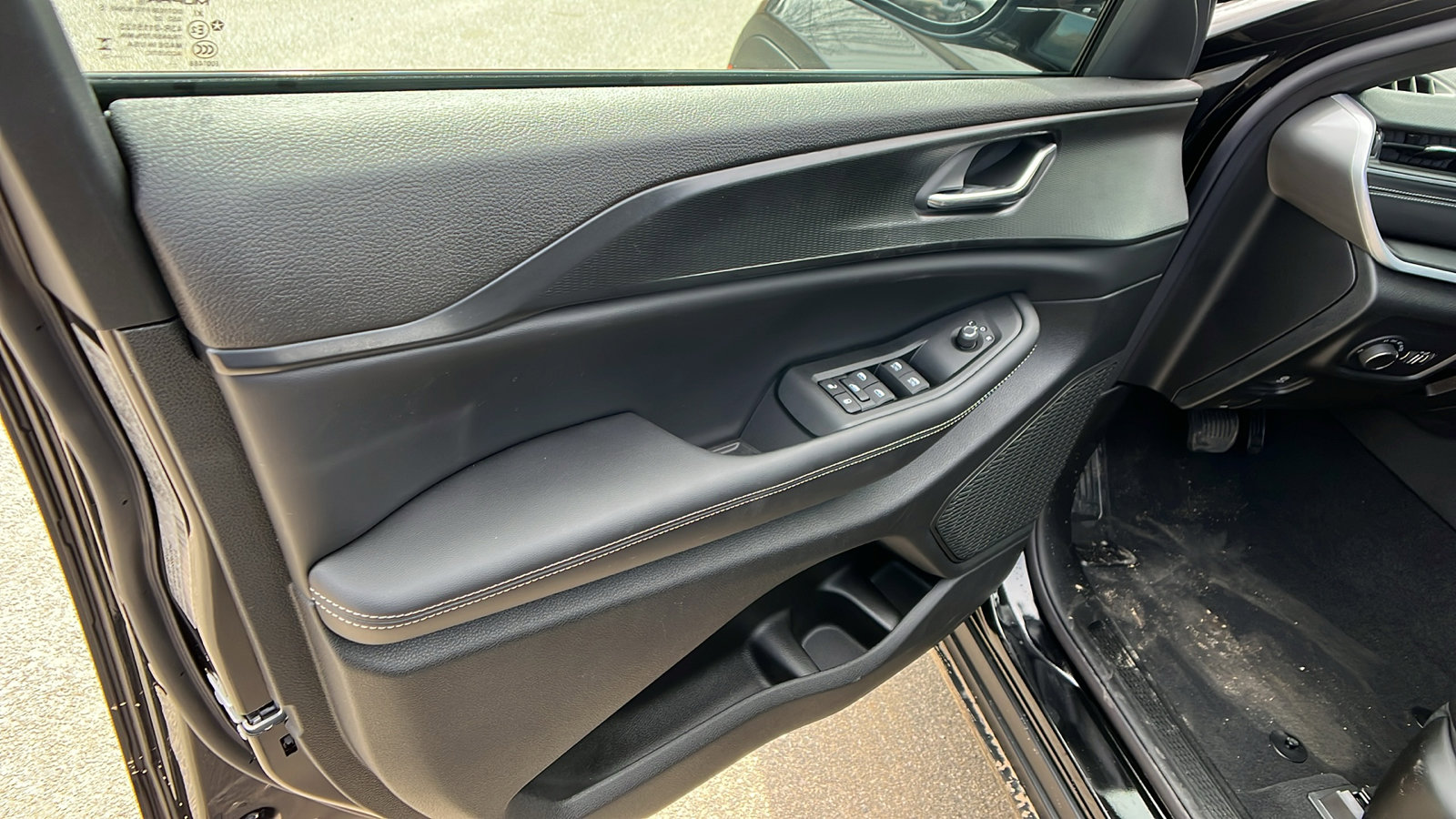 New 2025 Jeep Grand Cherokee L Laredo image 14