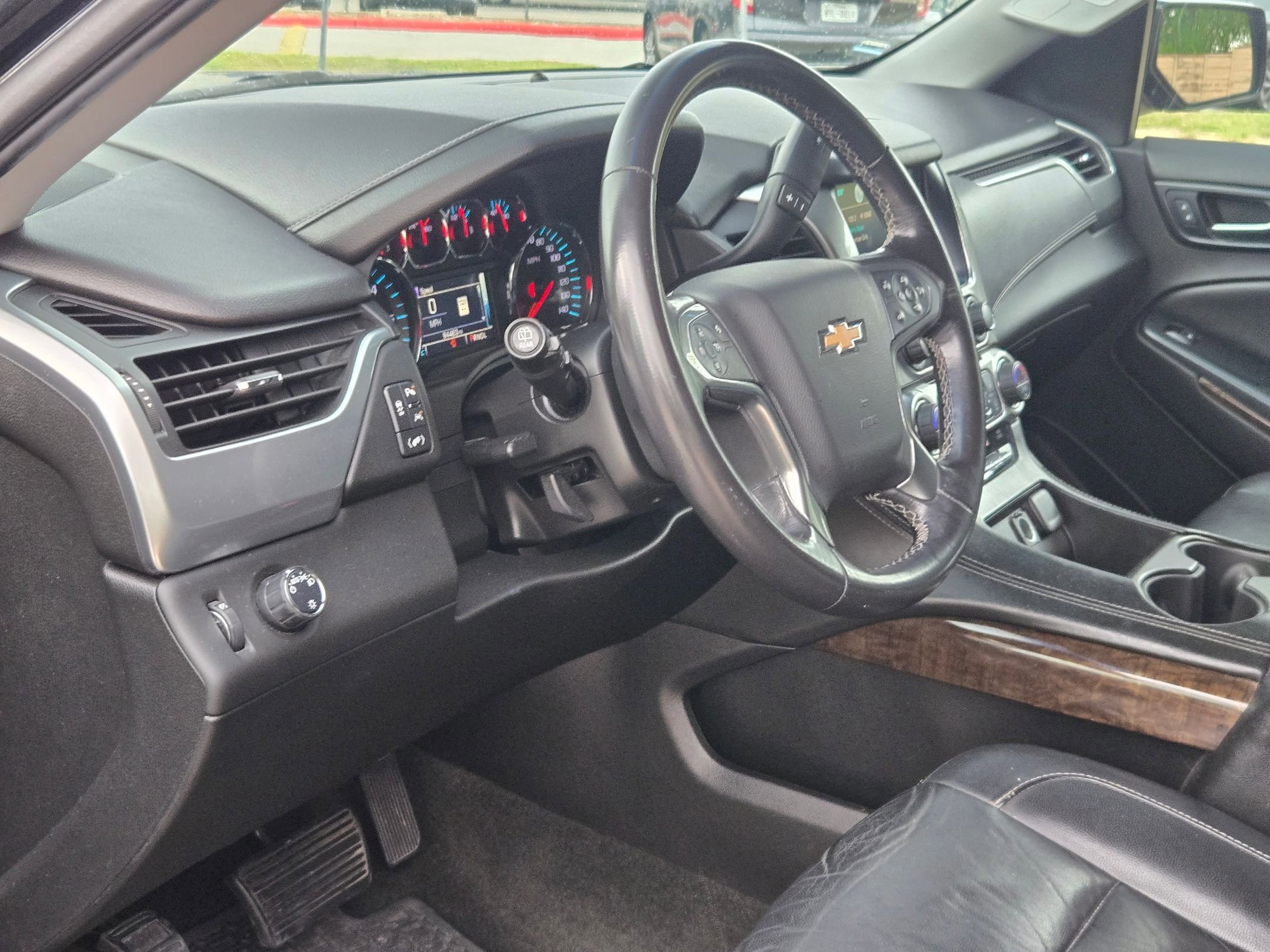 Used 2018 Chevrolet Suburban LT image 9
