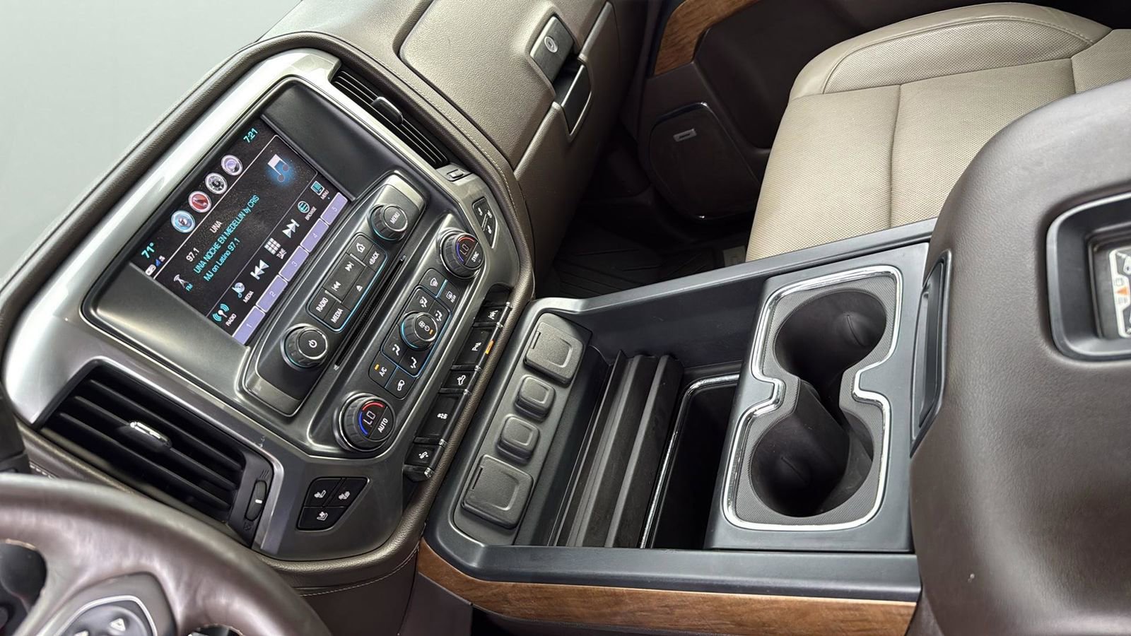 Used 2017 Chevrolet Silverado 1500 LTZ w/ Texas Edition image 18