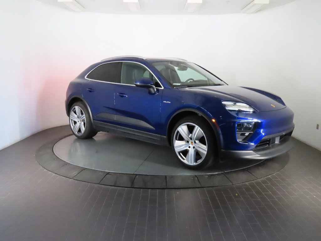 Used 2024 Porsche Macan 4 Electric AWD/4WD image 9
