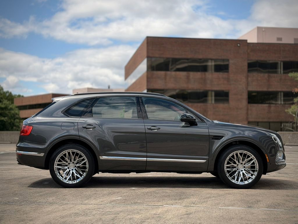 Used 2019 Bentley Bentayga AWD/4WD image 3