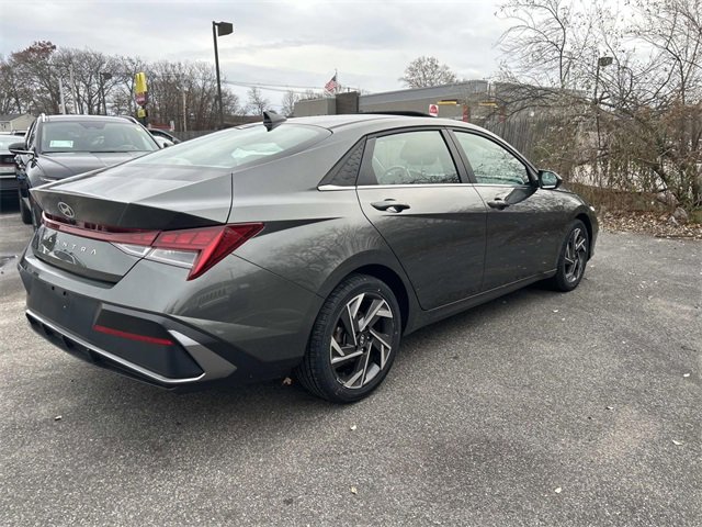 Certified 2024 Hyundai Elantra SEL w/ Convenience Package image 3