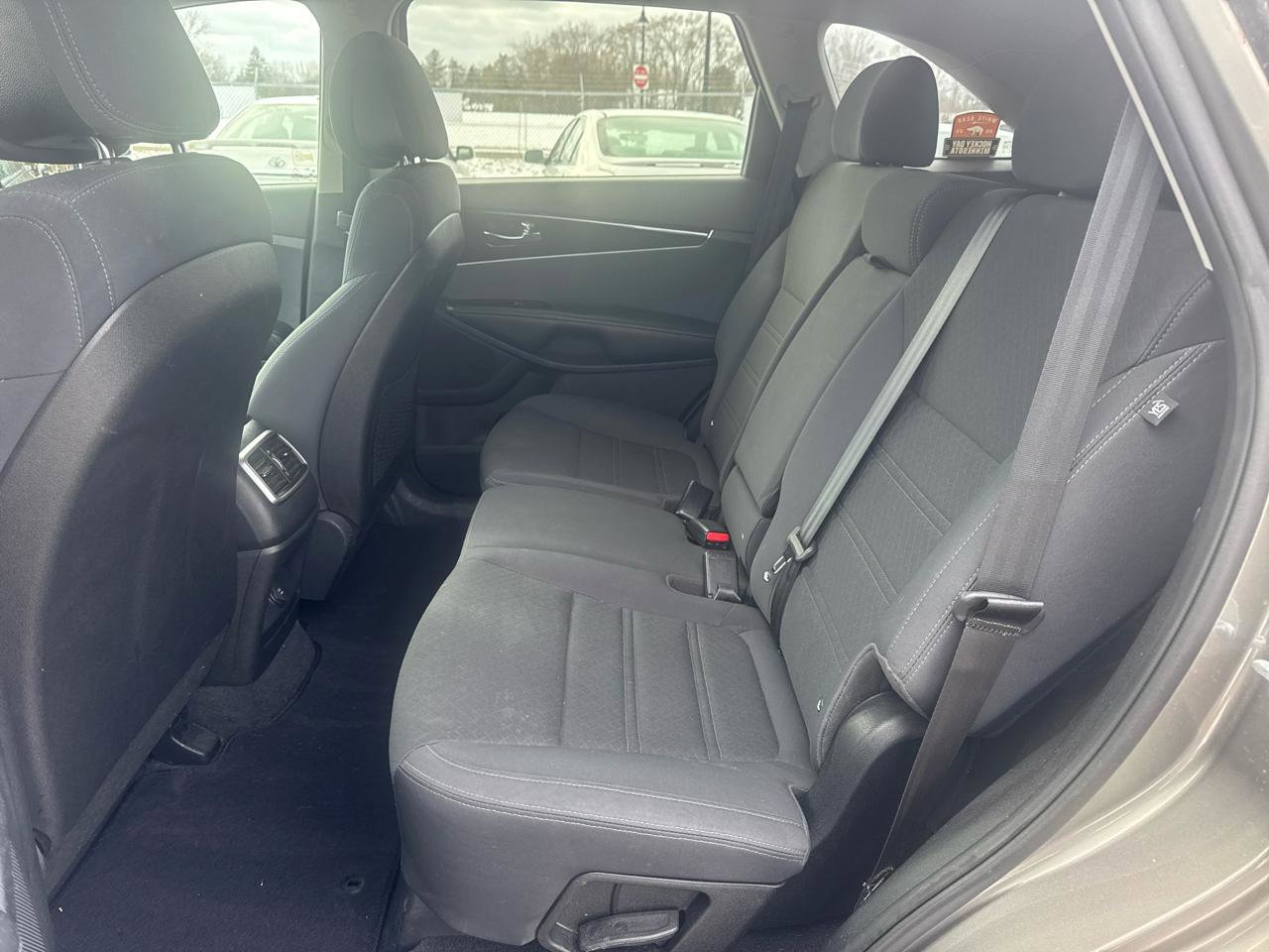 Used 2016 Kia Sorento L image 11