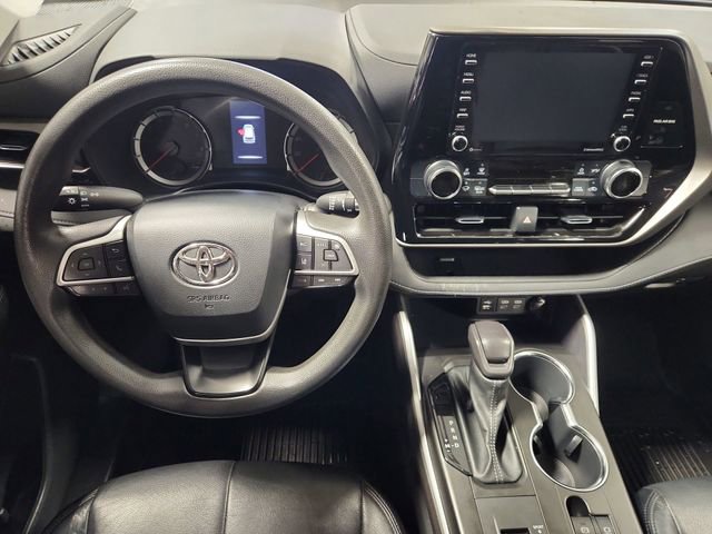 Used 2022 Toyota Highlander L FWD image 11