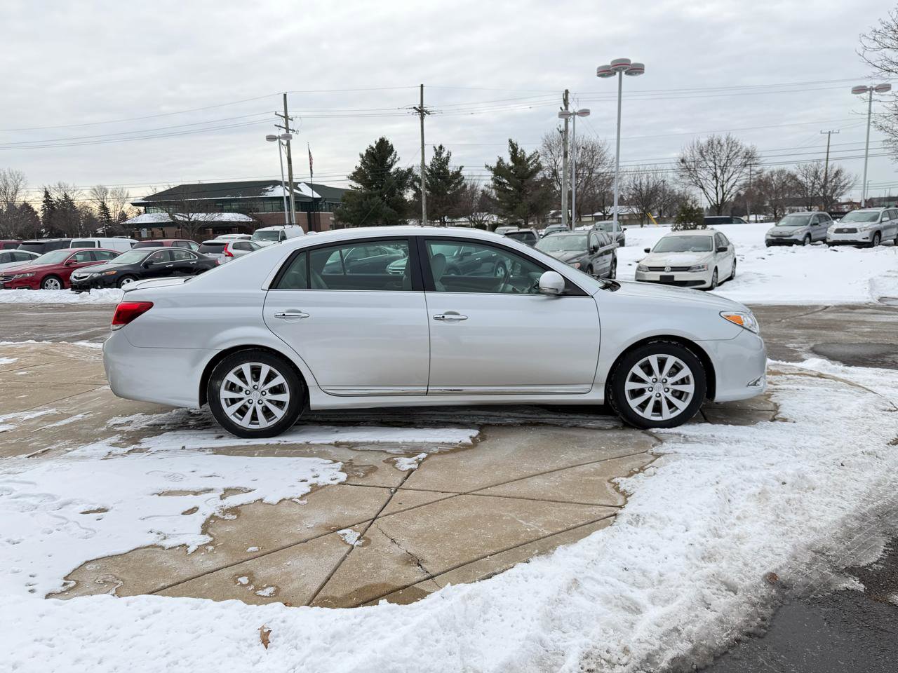 Used 2012 Toyota Avalon Limited image 4