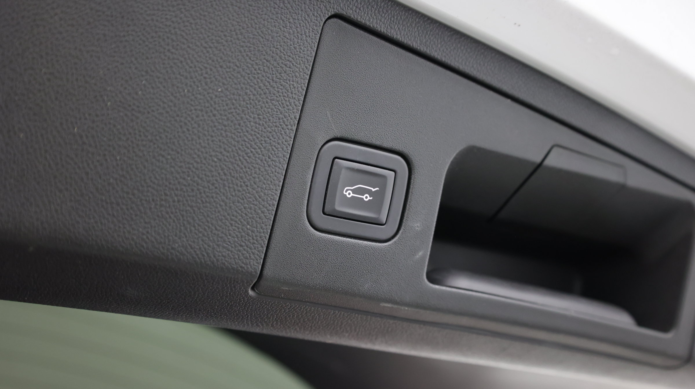 Used 2025 Cadillac XT4 Premium Luxury w/ Cold Weather Package FWD image 37