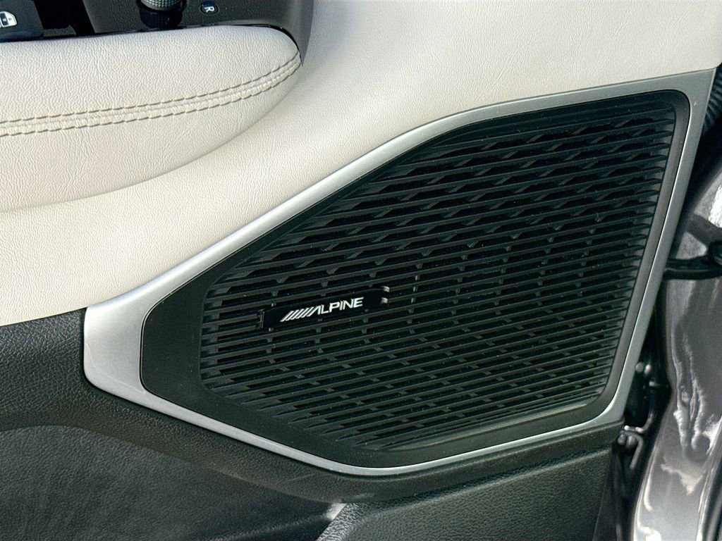 New 2024 Jeep Wagoneer Series II w/ Flexible Seating Group RWD image 18