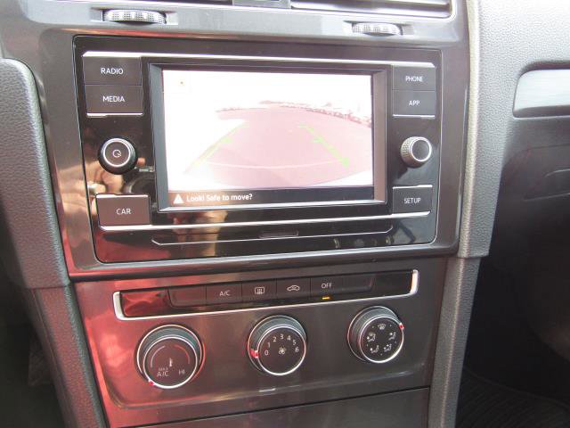 Used 2018 Volkswagen Golf S image 18