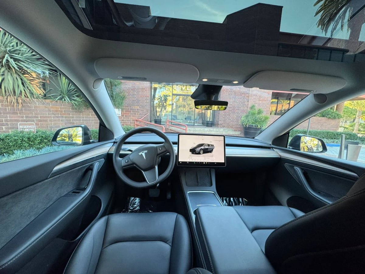 Used 2023 Tesla Model Y Long Range AWD/4WD image 16